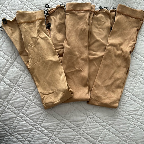 Over the boot figure skating tights - Picture 1 of 3